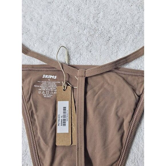 Skims thong panty Nwt - Picture 7 of 8